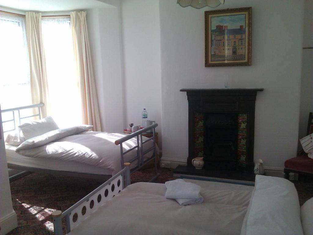 The Victoria Hotel Pwllheli Room photo