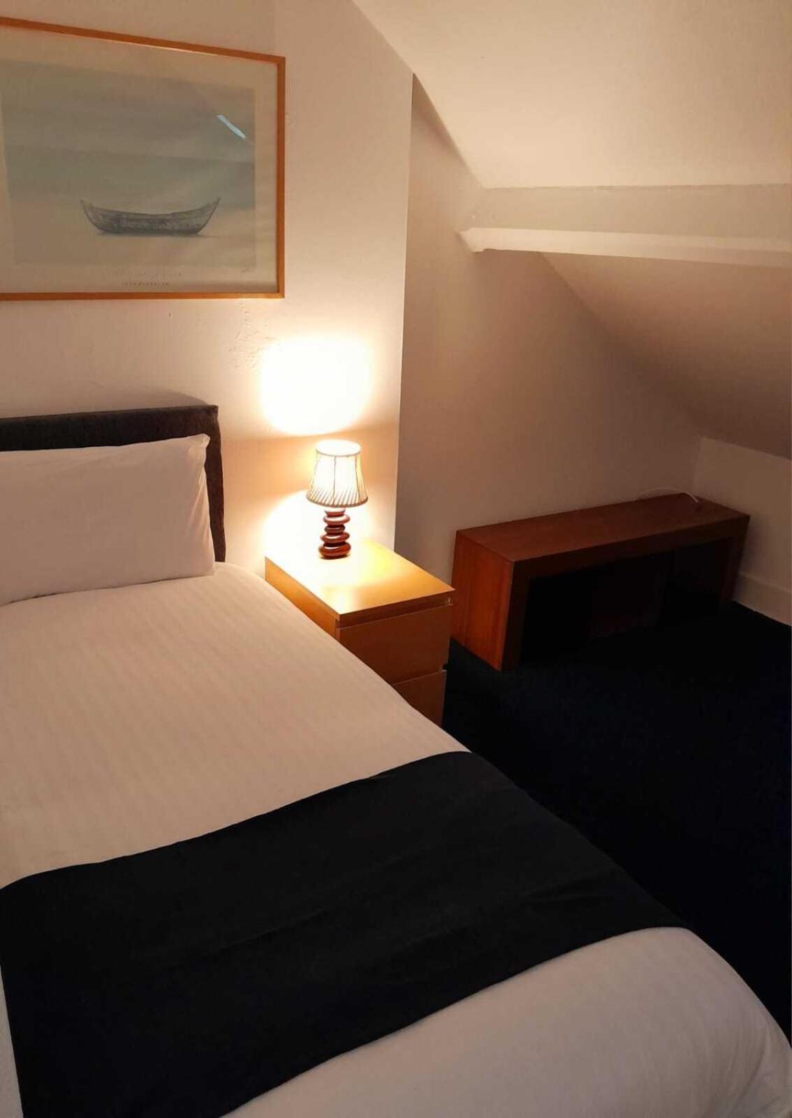 The Victoria Hotel Pwllheli Room photo