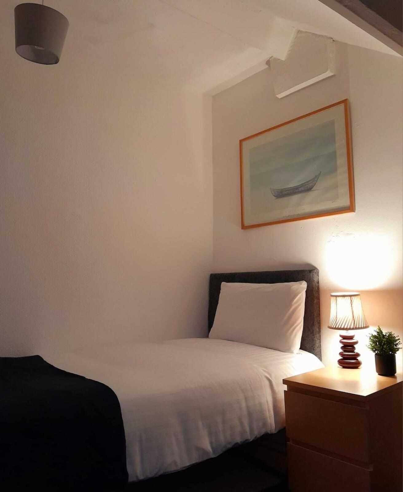 The Victoria Hotel Pwllheli Room photo